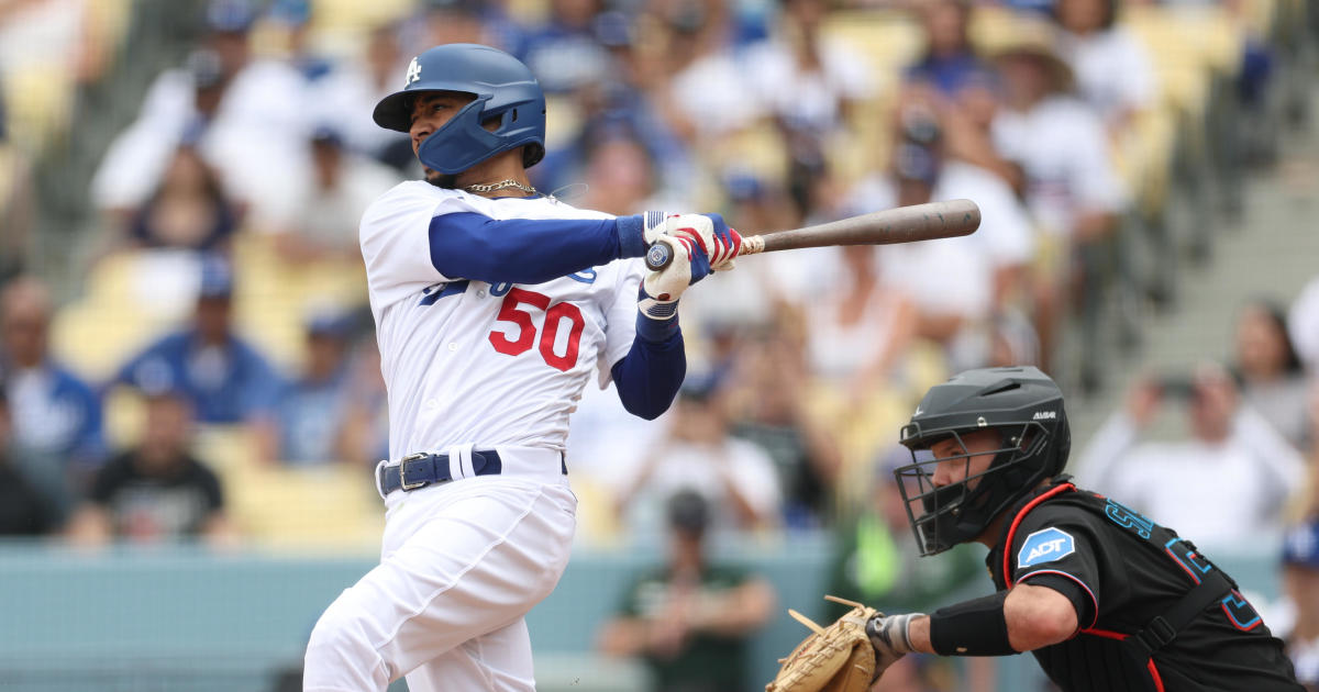 Mookie Betts hits 2-run single as Dodgers beat Marlins 3-1 in