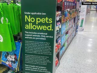 Publix grocery store posts no pets photo