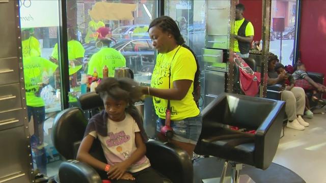 Chicago Public Schools students spread a message of peace - CBS