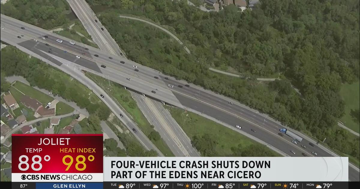 1 dead after multi-car crash on Chicago's Southwest Side - CBS Chicago