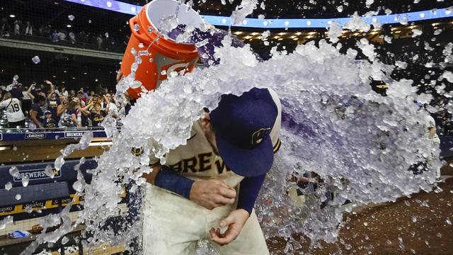 Twins Brewers Baseball 