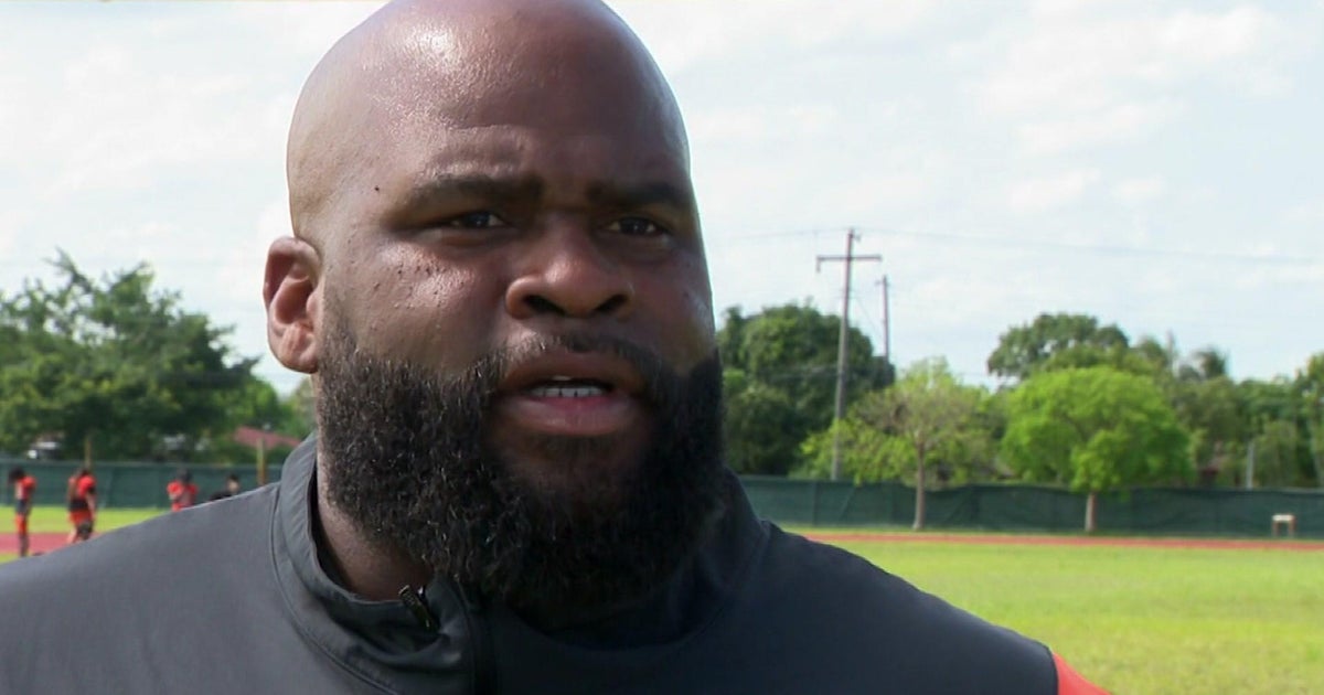 CBS Miami Nat Moore Trophy nomination: Carol Town coaching legacy CBS Miami Nat Moore Trophy nomination: Carol Town coaching legacy