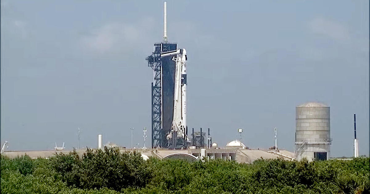 SpaceX подготви ракета Falcon 9 и космически кораб Crew Dragon