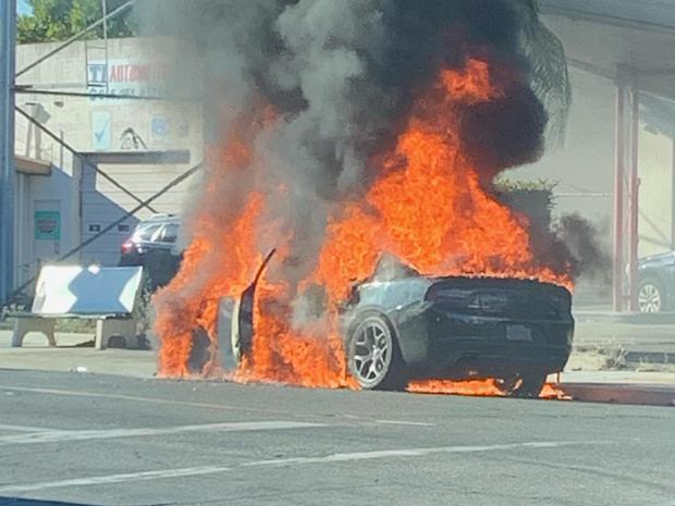 broadway sacramento car fire 