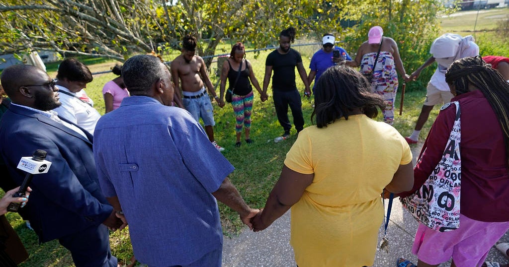 Pastor urges unhappiness, not rage, immediately after white shooter kills 3 Black persons in Florida Pastor urges unhappiness, not rage, immediately after white shooter kills 3 Black persons in Florida