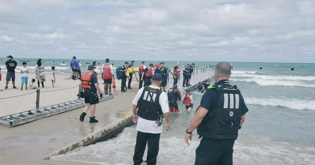 Lifeguards, Chicago firefighters rescue 4 from Lake Michigan after jet skis flip - CBS Chicago