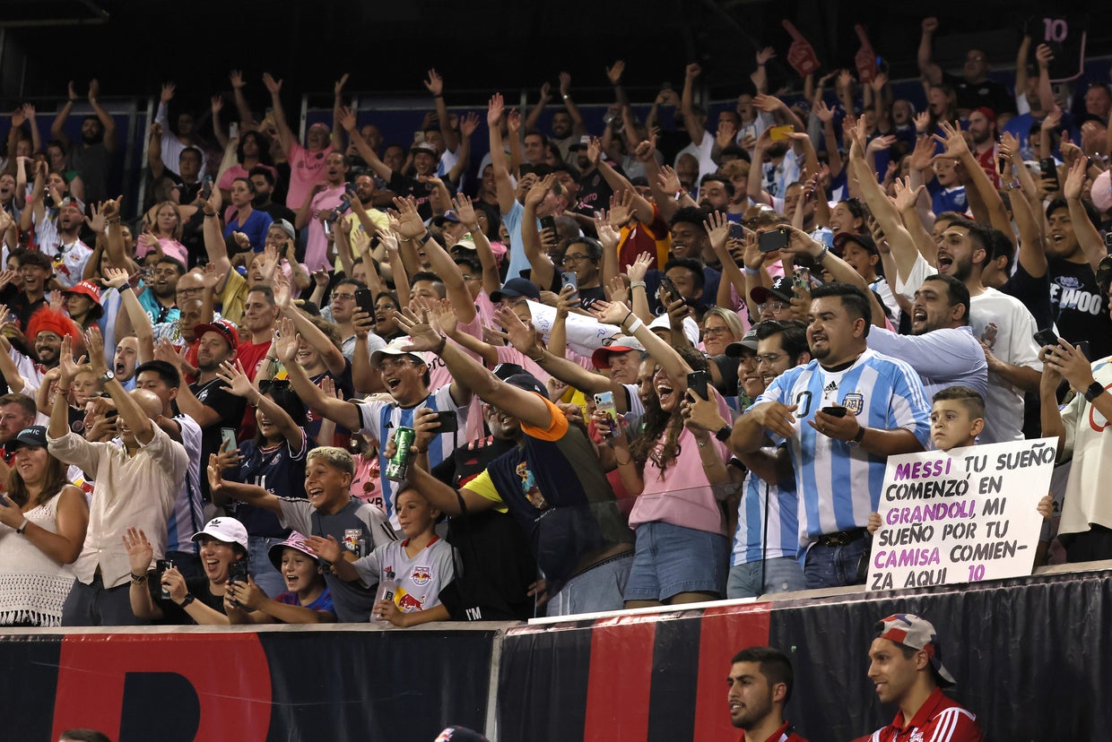 Lionel Messi scores dazzling goal in MLS debut, leads Miami over New ...