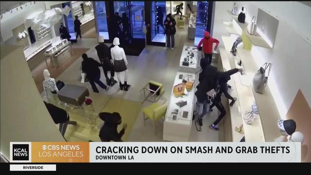 flash-mob-robbery.jpg 