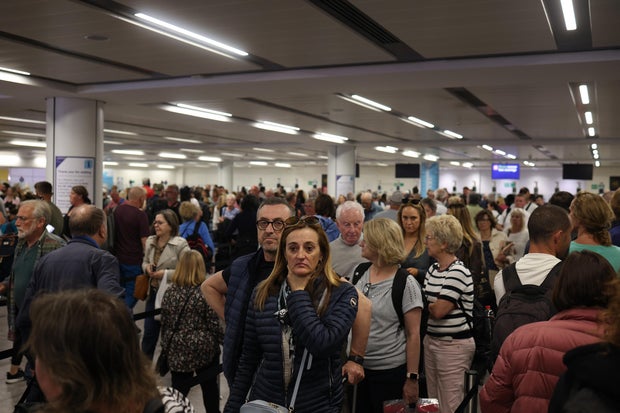 Electronic Passport Gates Go Down Across UK