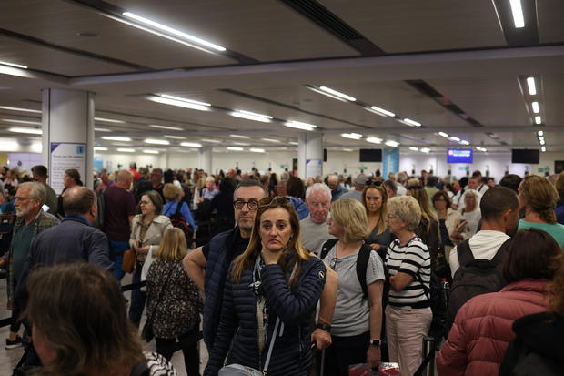 Electronic Passport Gates Go Down Across UK 