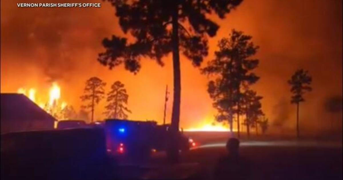 Пожарът на остров Тигър в Луизиана, най-големият в историята на щата, се удвоява