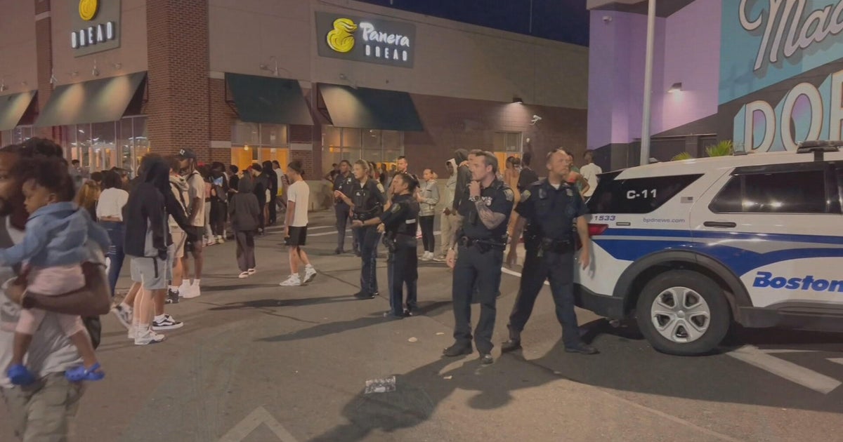 Multiple arrests after crowds cause chaos at South Bay Plaza in Dorchester Multiple arrests after crowds cause chaos at South Bay Plaza in Dorchester