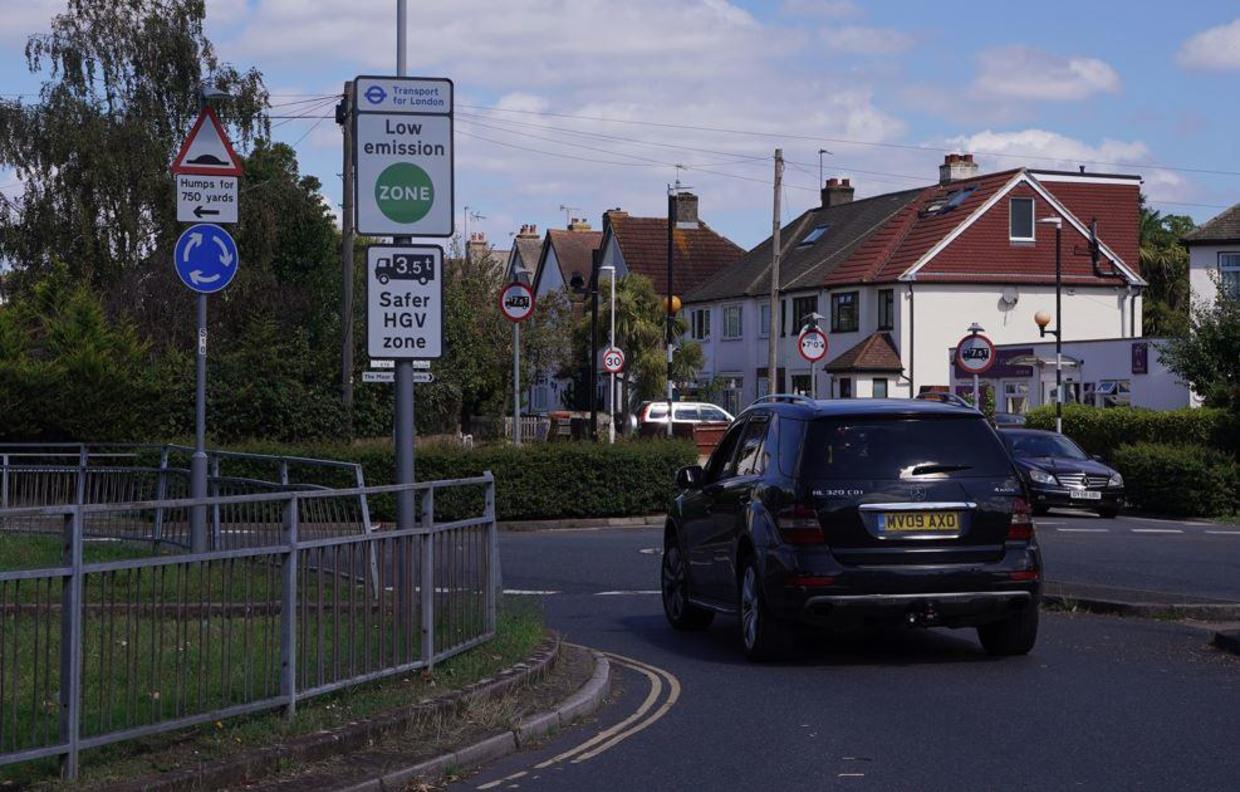 Vigilantes target traffic cameras as London's anti-air pollution zone ...