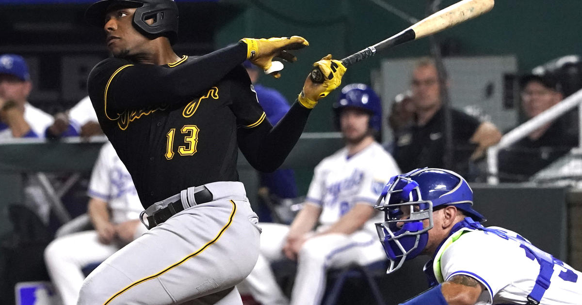 Ke'Bryan Hayes smashes 3-run home run as Pirates rally to beat