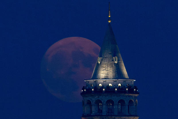 Super Blue Moon Visible Over Istanbul 