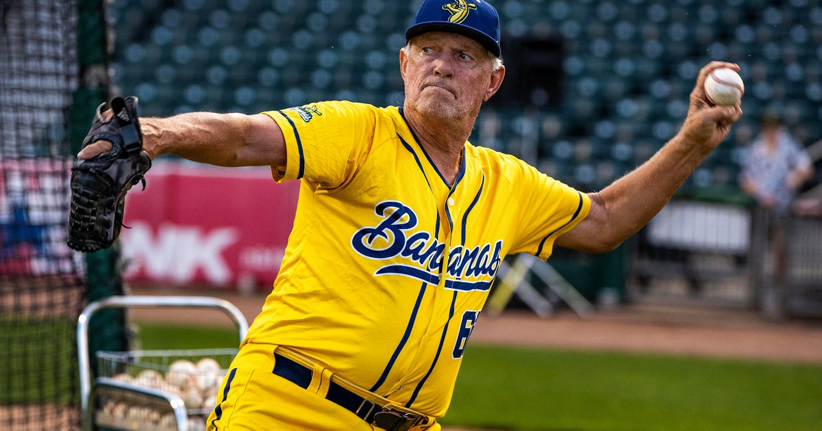 Former Red Sox pitcher Bill Spaceman Lee collapses at Polar Park in Worcester Former Red Sox pitcher Bill Spaceman Lee collapses at Polar Park in Worcester