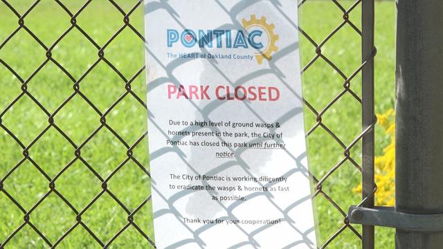 pontiac-closed-sign-at-park.jpg 