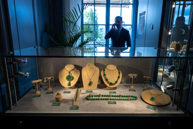 SWITZERLAND-LUXURY-JEWELLERY-AUCTION-HISTORY