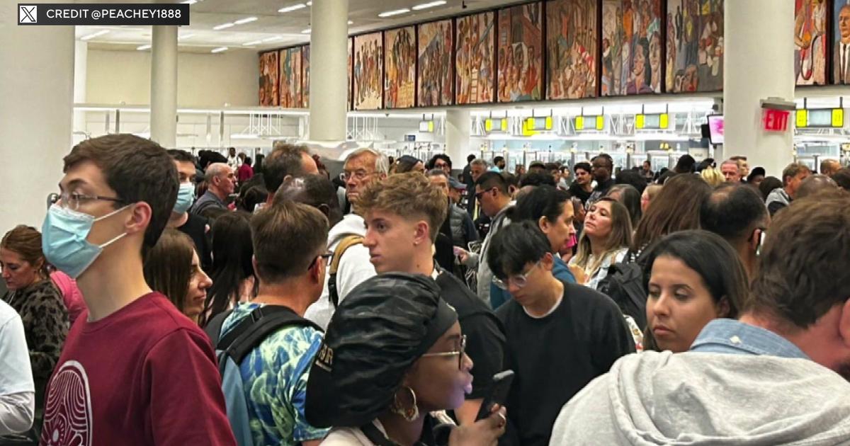 Travelers at JFK Airport left waiting in line for hours after customs ...