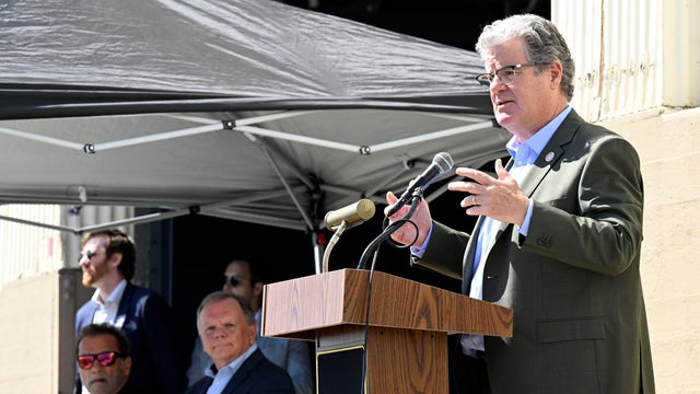 AltaSea installs 4-acres of solar panels on their warehouse. 