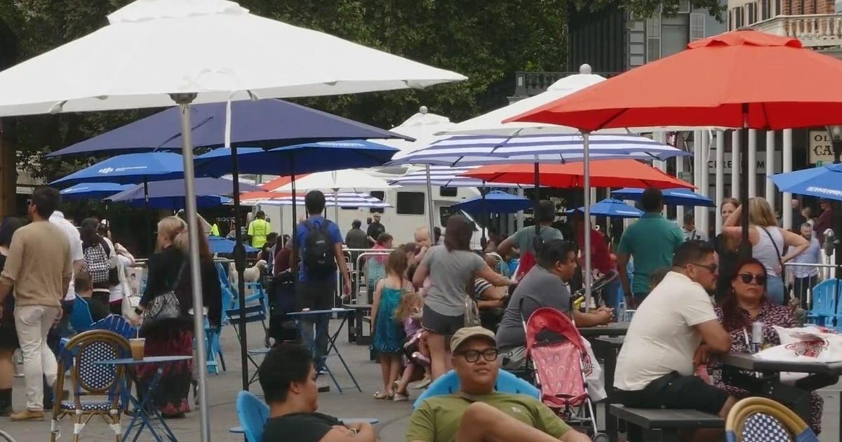 Old Sacramento visitors enjoy car-less K Street