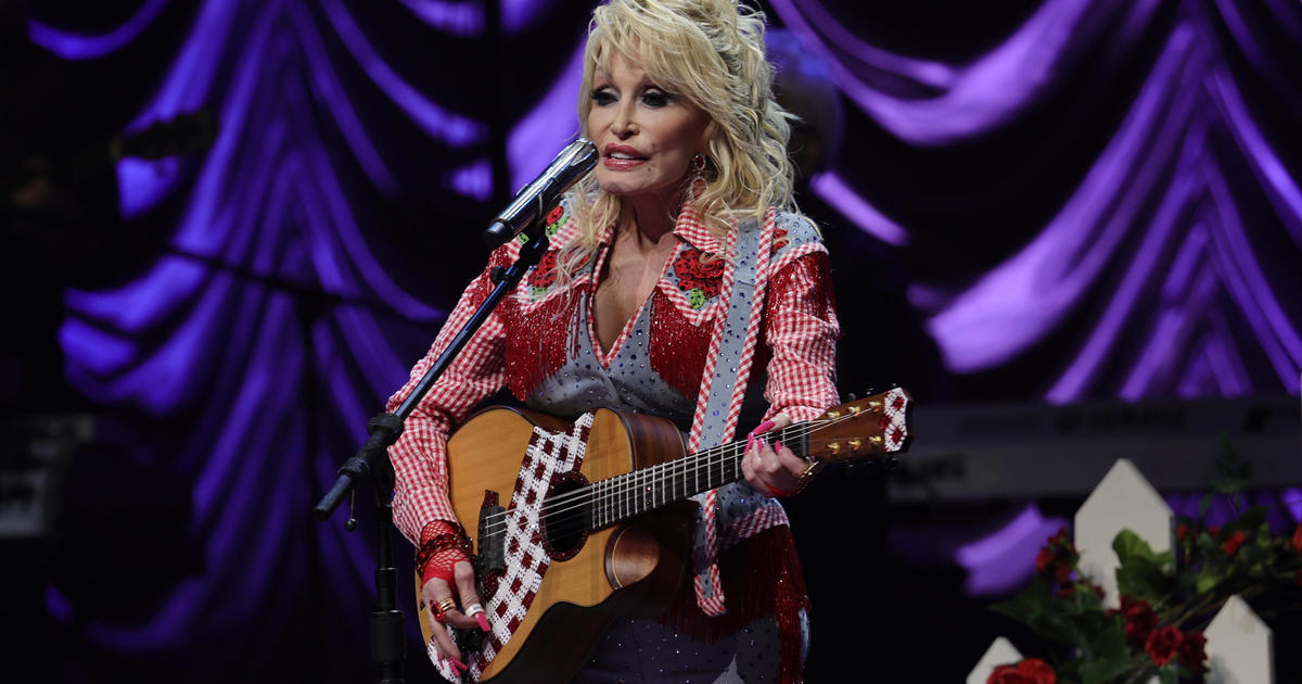 多莉·帕顿 (Dolly Parton) 为飓风海伦救援工作捐赠 100 万美元