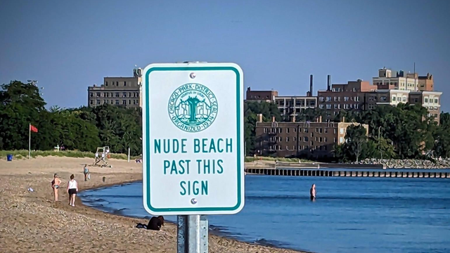nude-beach-sign-2.png 