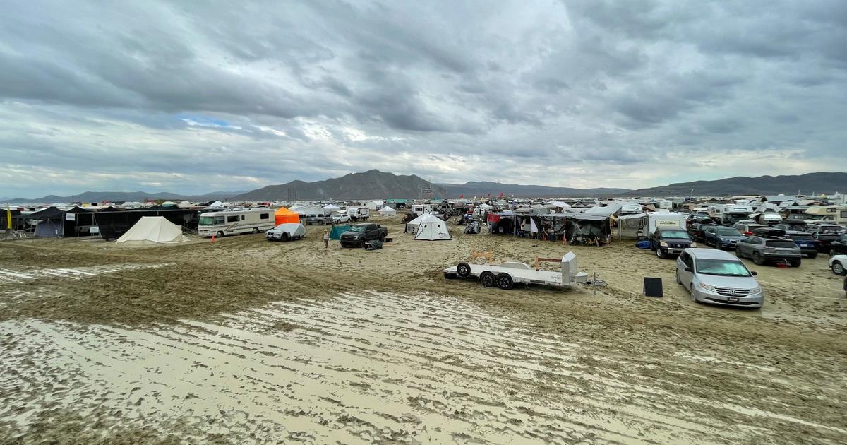 Закъсалите посетители на фестивала Burning Man започнаха да се прибират