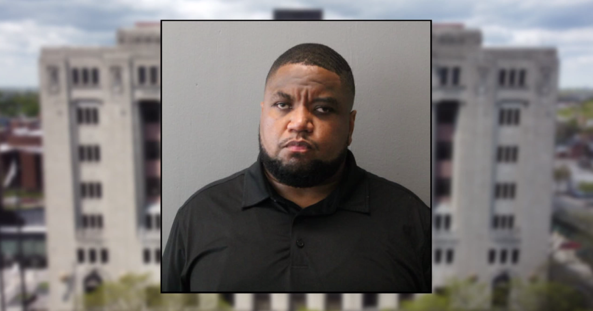 Youth pastor charged with robbing sexually assaulting women on South Side Youth pastor charged with robbing sexually assaulting women on South Side