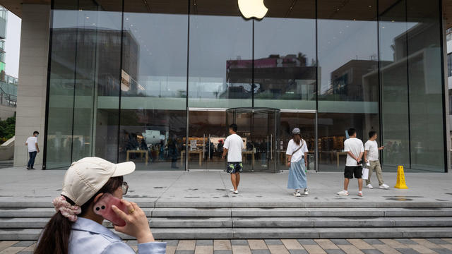 Apple Risks Chinese Users Souring on iPhones Ahead of Launch 