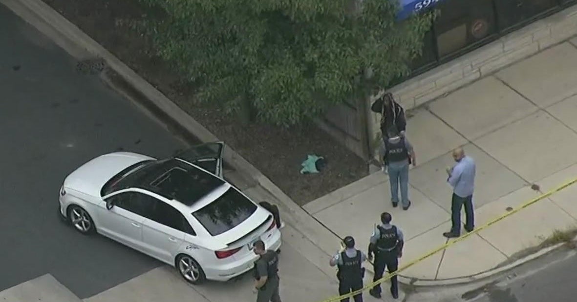 20-year-old stabbed during fight in West Ridge - CBS Chicago