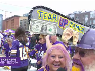 After home opener, Vikings' Alexander Mattison meets young fan who survived  open heart surgery - CBS Minnesota