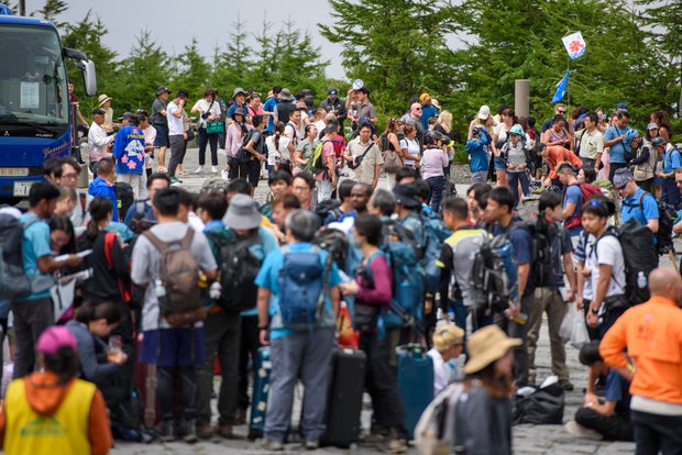 mt-fuji-over-tourism.jpg