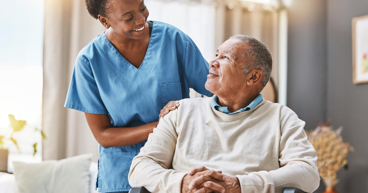 Трябва ли възрастните хора да купуват застраховка за дългосрочни грижи?