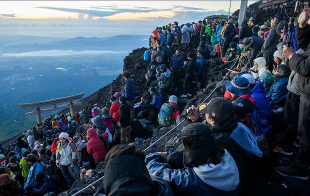 mt-fuji-over-tourism.jpg
