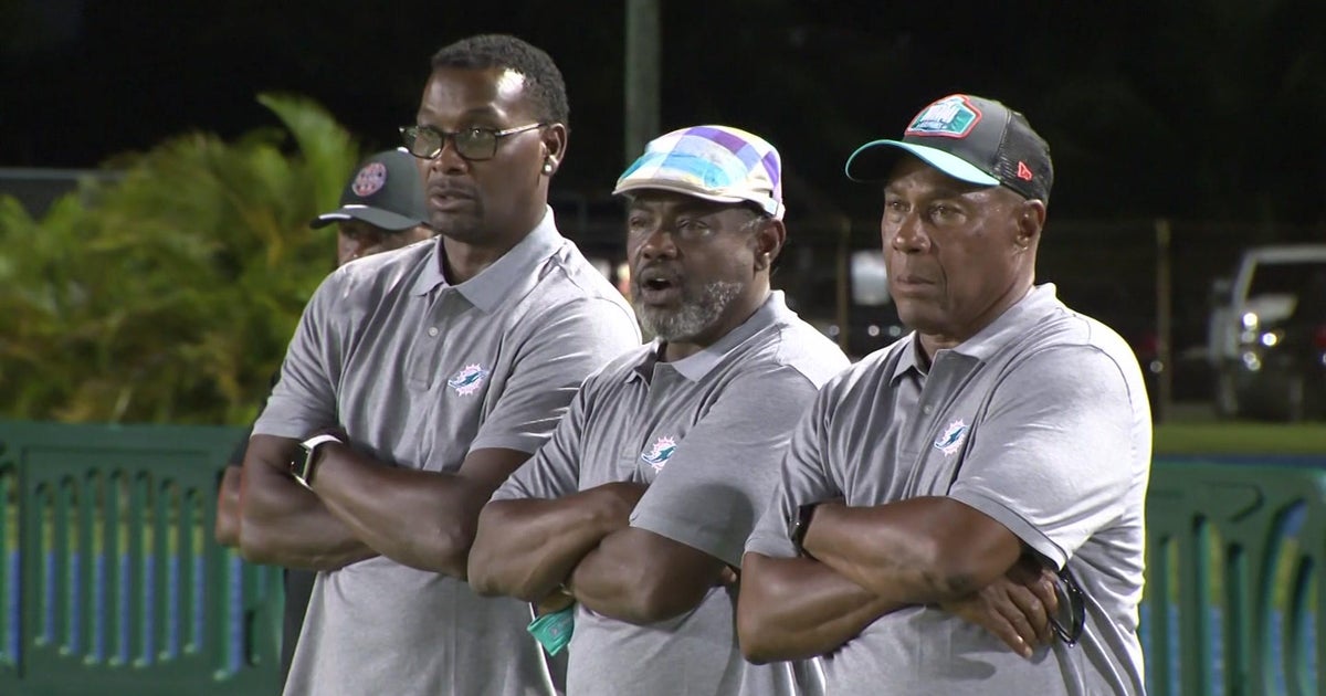 CBS Miami Nat Moore Trophy: Dolphins greats deal information to high faculty athletes CBS Miami Nat Moore Trophy: Dolphins greats deal information to high faculty athletes