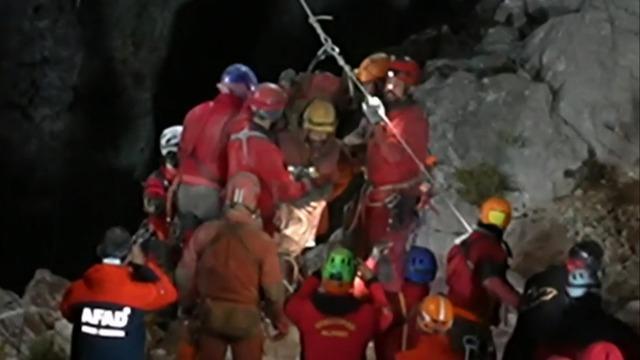 cbsn-fusion-us-explorer-rescued-from-turkey-cave-thumbnail-2282221-640x360.jpg 