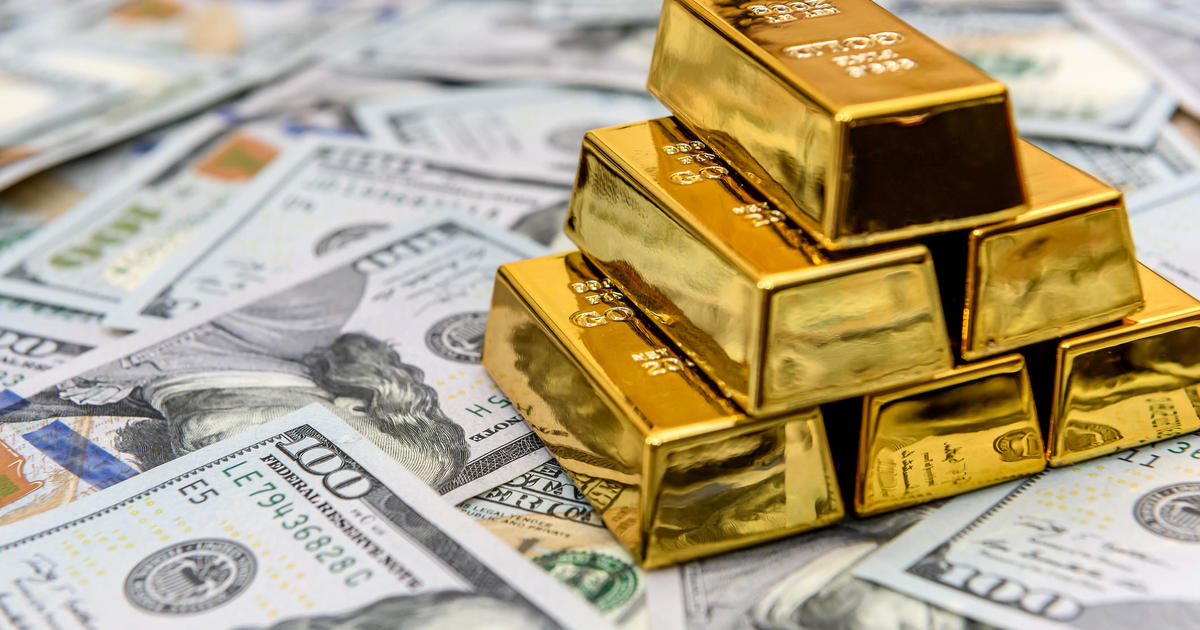 Ще достигне ли златото отново 2000 долара през 2023 г.? Ето какво мислят експертите