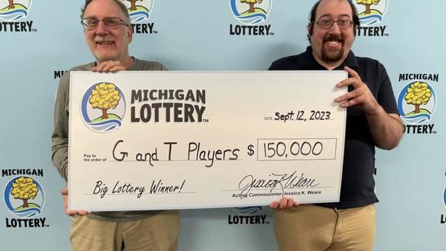 macomb-county-father-and-son-win-150k.jpg 