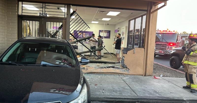 Car crashes into several other vehicles and Arden Arcade T-Mobile store