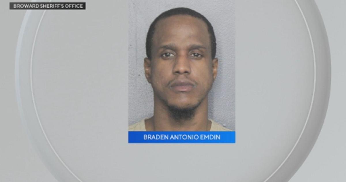 BSO: Man allegedly stole residence of deceased aged human being, frauded dozens