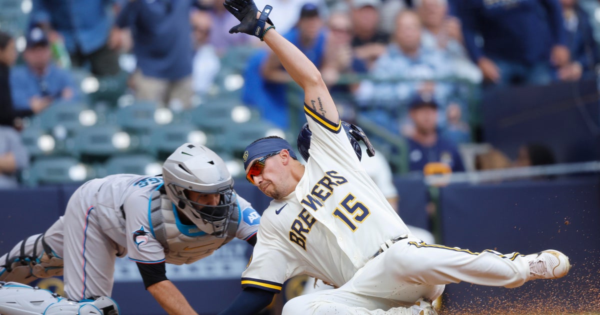 Marlins fall to Brewers 4-2, score 5 runs during overall collection Marlins fall to Brewers 4-2, score 5 runs during overall collection