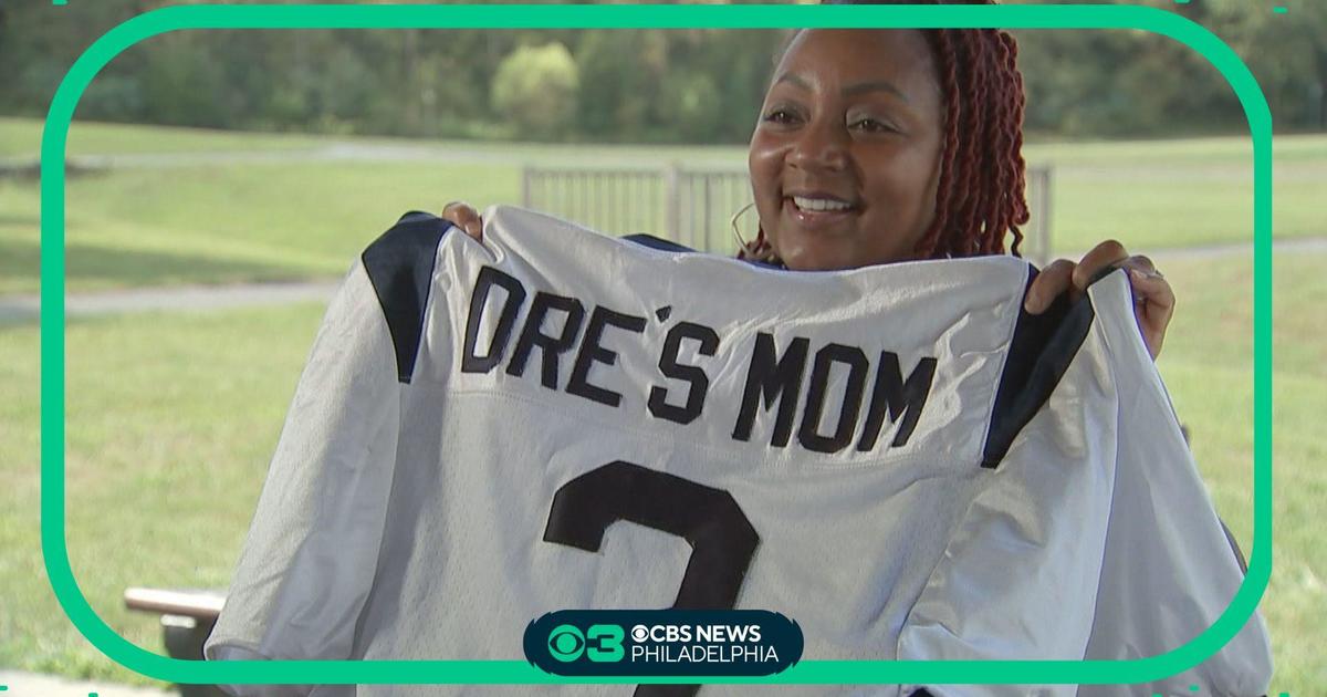 Eagles RB D'Andre Swift popped by local high school football practice - CBS  Philadelphia