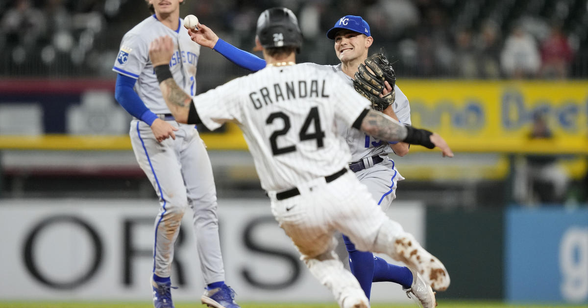 Bellinger, Swanson, Happ power Cubs past MLB-leading Braves 6-4