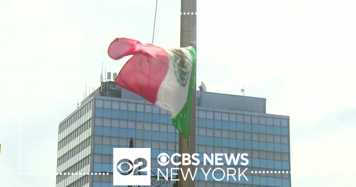 Hispanic Heritage Month kicks off with Mexican Independence Day flag  raising in Paterson, New Jersey - CBS New York