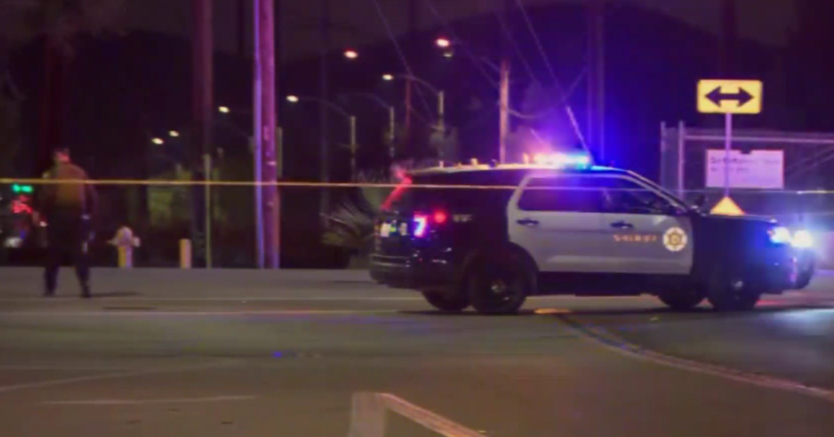 Заместник-шерифът на LASD беше убит, смъртоносно прострелян в патрулна кола пред гарата в Палмдейл