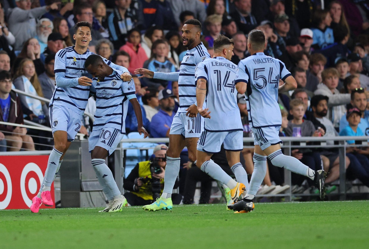 Kinda scores late to lift Sporting KC over Minnesota United 1-0 - CBS ...