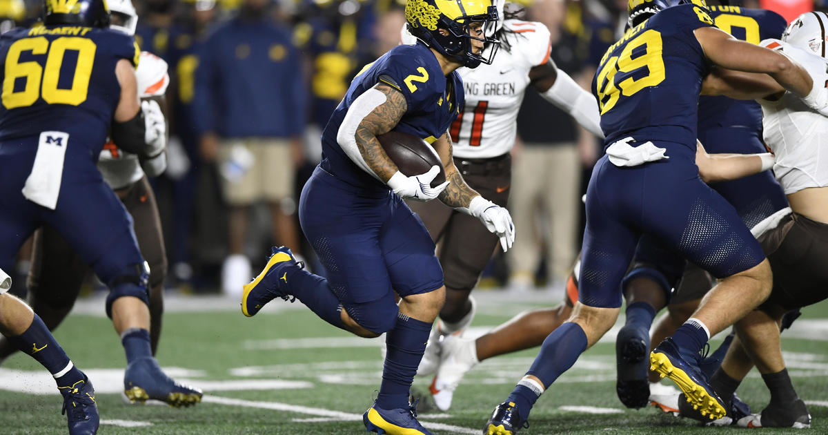 Blake Corum scores 2 TDs helps No. 2 Michigan pull away to beat