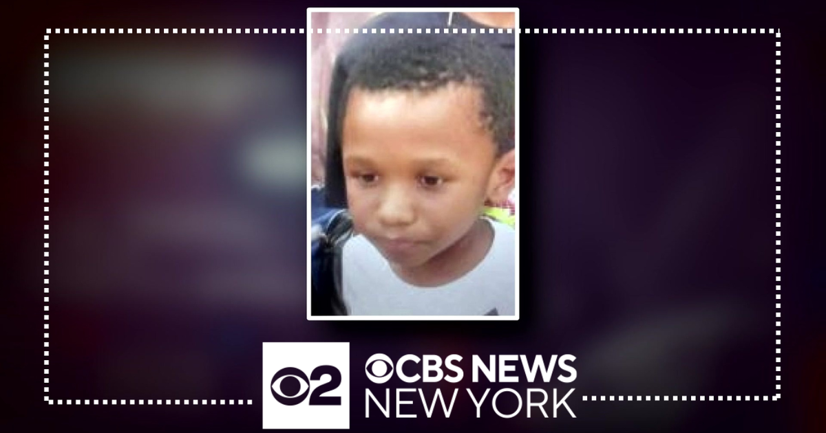 Family, first responders searching for missing boy in Newark - CBS New York