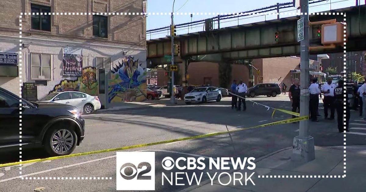 3 stabbed not far from Brooklyn high school - CBS New York
